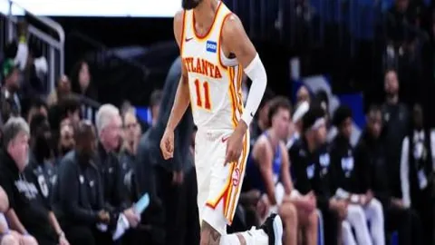 梅西：20载足球传奇，全球体坛影响力非凡。